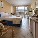 De L'esterel Pierre & Hotel 3*