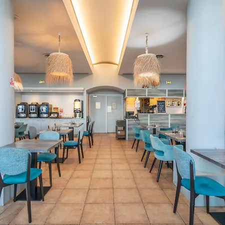 ホテル De L'esterel Pierre & 3*