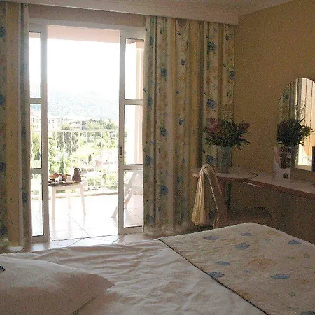 De L'esterel Pierre & Hotel Saint-Raphael (Var)