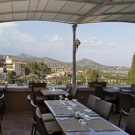 ホテル De L'esterel Pierre & 3*