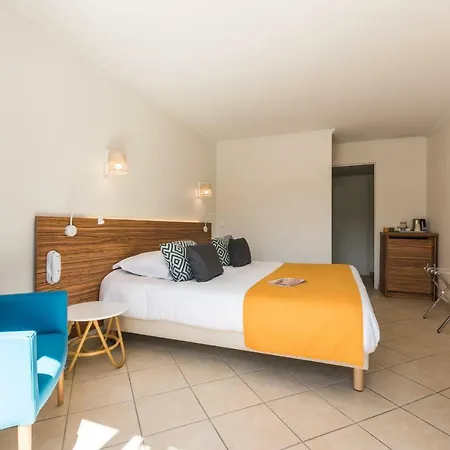 De L'esterel Pierre & 3*