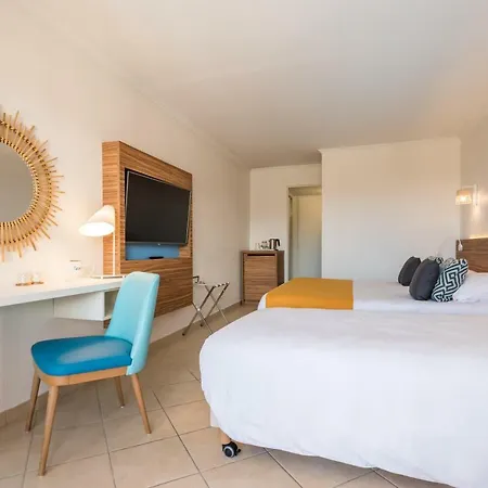 De L'esterel Pierre & ホテル 3*