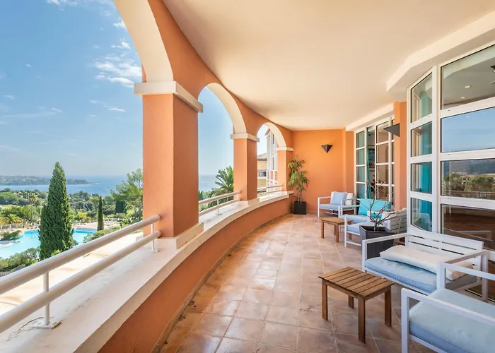 De L'esterel Pierre & Сен-Рафаель