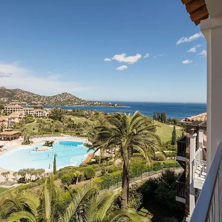 De L'esterel Pierre & מלון 3*