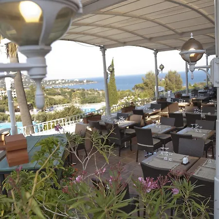 מלון De L'esterel Pierre & 3*