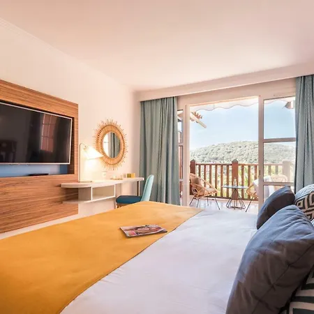 De L'esterel Pierre & מלון 3*