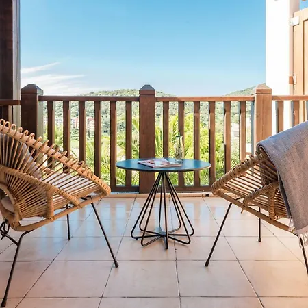 De L'esterel Pierre & מלון