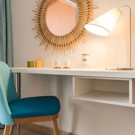 De L'esterel Pierre & מלון