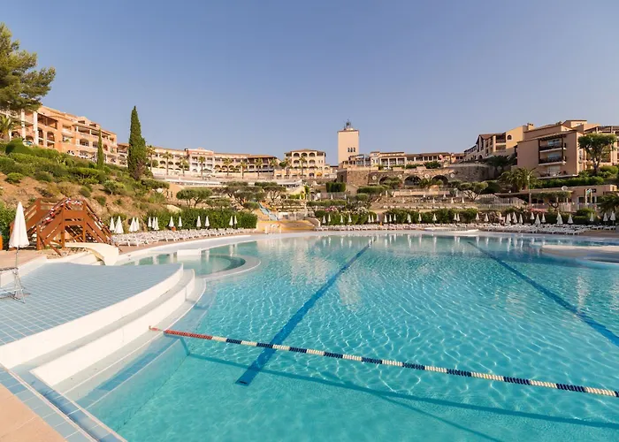 Hotell De L'esterel Pierre & 3*