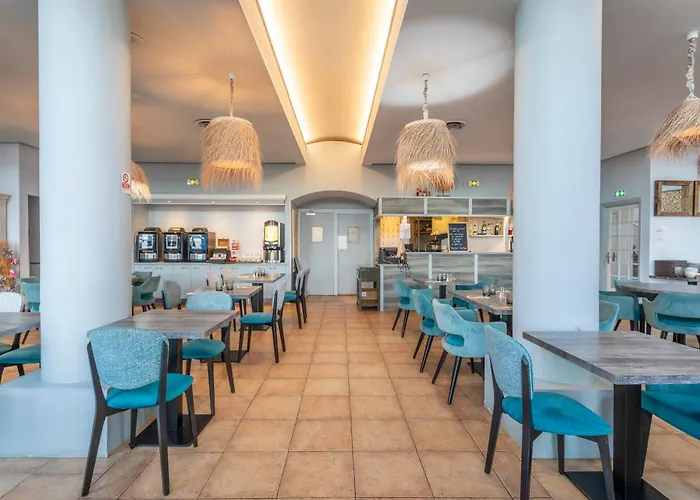 מלון De L'esterel Pierre & 3*