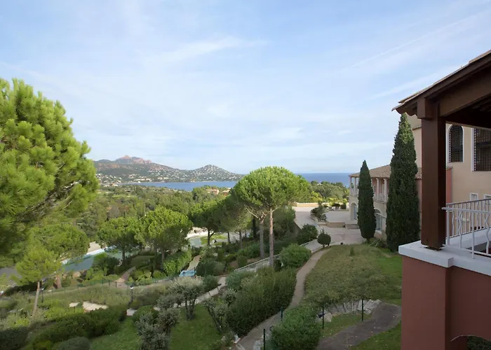 De L'esterel Pierre & מלון