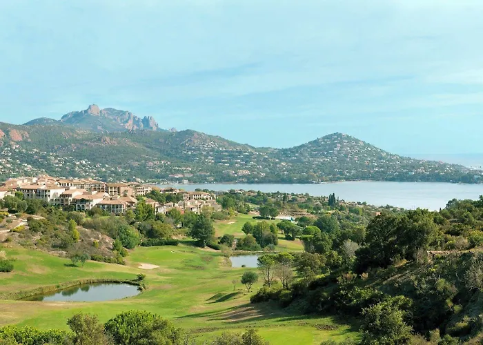 Hotell De L'esterel Pierre & Saint-Raphaël
