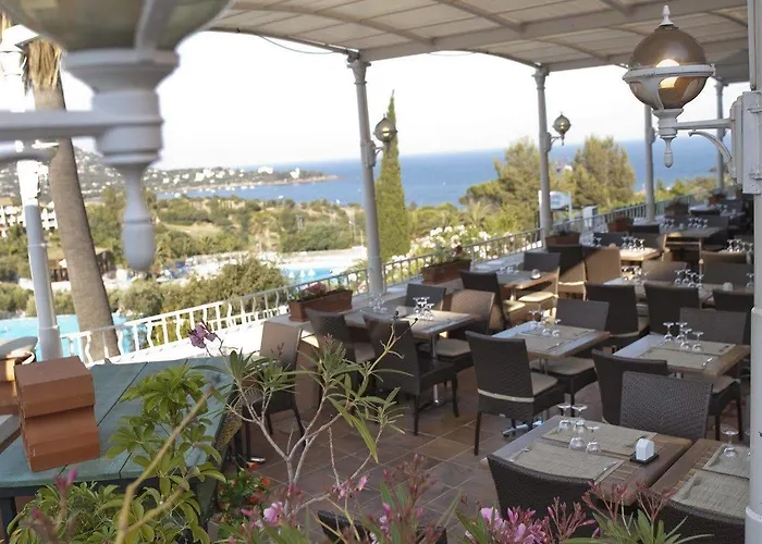 Hotell De L'esterel Pierre & 3*