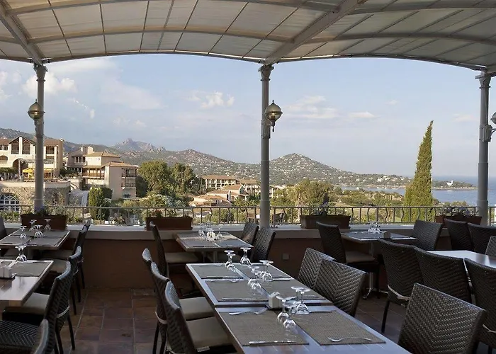 Hotell De L'esterel Pierre & 3*