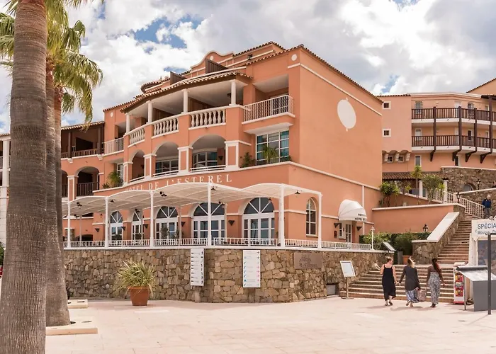 Hotell De L'esterel Pierre & Saint-Raphaël