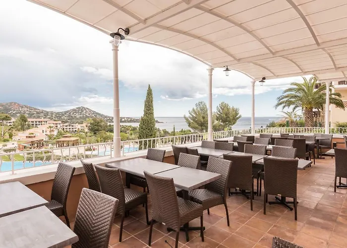 Hotell De L'esterel Pierre & 3*