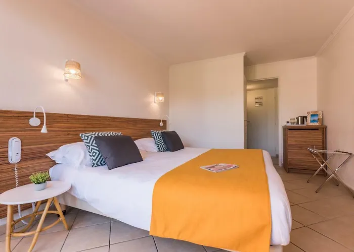 Hotell De L'esterel Pierre & Saint-Raphaël