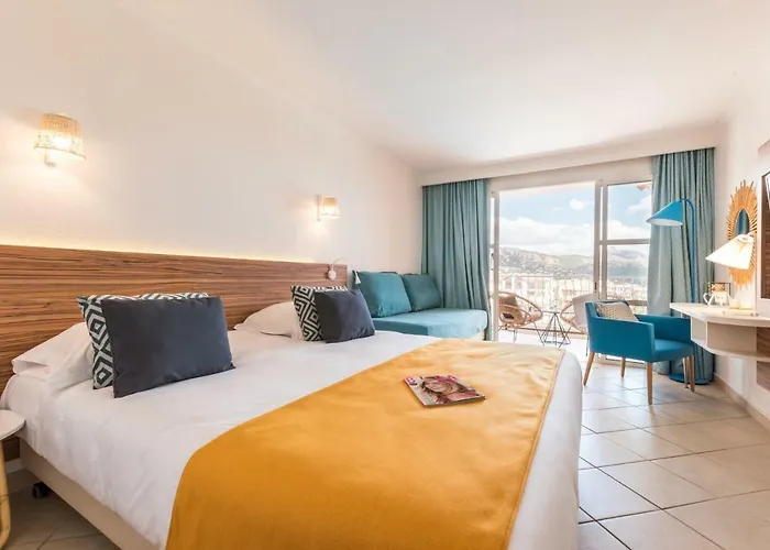 מלון De L'esterel Pierre & 3*